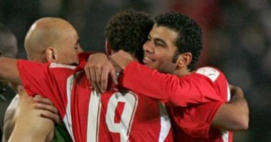 عمرو زكى يحفز نجوم المنتخب قبل نهائى أفريقيا بصورة من احتفالات الجيل الذهبي