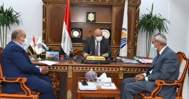محافظ قنا يبحث تنفيذ تأهيل عدد من منازل الأسر الأولى بالرعاية .. صور