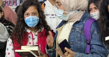 قبل انتهاء معرض الكتاب.. الزوار يواصلون طلب المعرفة 