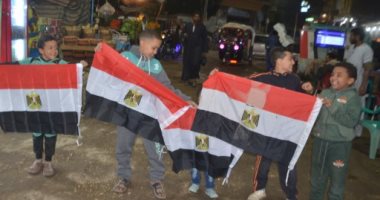 مباراة مصر والسنغال.. أطفال الأقصر يجوبون الشوارع بأعلام مصر.. صور