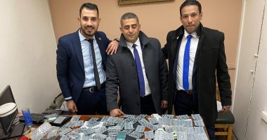   ضبط راكب بمطار القاهرة حاول تهريب 1086 قرصا مخدرا