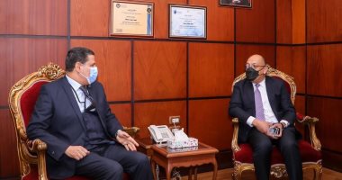 رئيس هيئة ميناء دمياط يستقبل السفير الفلبينى لبحث أوجه التعاون والاستثمار