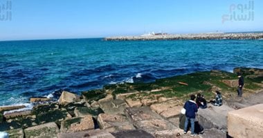 تحسن فى حالة الجو ودرجات الحرارة.. والإسكندرانية نزلوا البحر