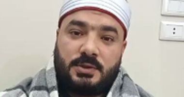 حفظ القرآن فى سن العاشرة.. شاب يحاكى نقيب المقرئين "الطبلاوى" بكفر الشيخ (فيديو)