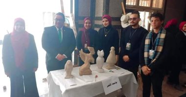 جامعة الأقصر تحصد المركز الأول على الجامعات فى النحت بمهرجان الحرف الشعبية.. صور