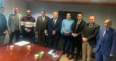 نقابة الأطباء تبحث مع الضرائب بروتوكولا لوضع آليات لتصالح العيادات فى المحافظات