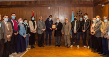 رئيس جامعة طنطا يكرم العباقرة.. ويؤكد: نموذج مشرف لطلاب الغربية