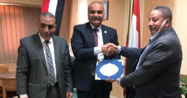 رئيس حى الدقى يكرم المشاركين فى تطوير شارع السودان