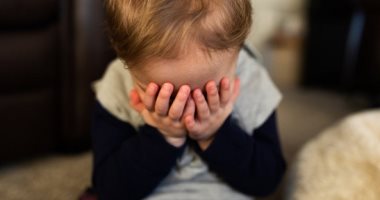 5 أضرار يسببها إحراج طفلك أمام الآخرين.. "قد تكون سببًا لعناده"