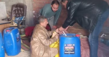 إعدام منتجات غذائية غير صالحة للاستهلاك الآدمى بسمسطا بنى سويف