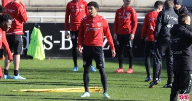 شتوتجارت يرحب بعودة مرموش للتدريبات بعد نهاية أمم أفريقيا.. صور وفيديو