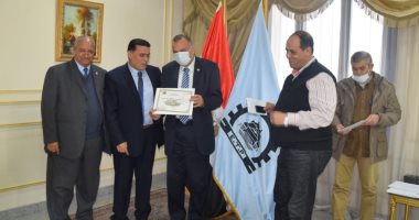 مصنع إنتاج وإصلاح المدرعات يكرم عدد من العاملين المتميزين  