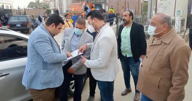 محافظ السويس يتابع حالة المصابين بحادث تصادم قطار مع أتوبيس بمزلقان عتاقة ..صور
