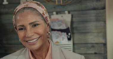 سوسن بدر مع هند صبرى فى كواليس "البحث عن علا": يارب دايماً ناجحين مع بعض