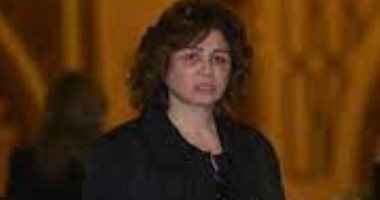 إلهام شاهين تقدم واجب العزاء لأسرة المفكر سيد القمنى 