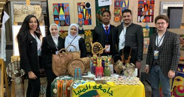 الخيامية ومشغولات الجلود أبرزها.. جامعة المنيا تحصل على المستوى الأول لأفضل الأعمال الفنية والإبداعية بمهرجان الحرف الشعبية فى أسوان.. رئيس الجامعة: المهرجان يؤصل للحفاظ على تراثنا الشعبى من الاندثار.. صور