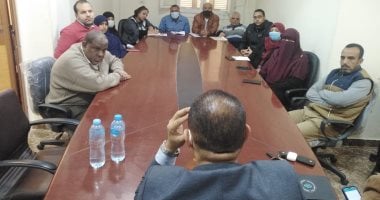 ندوة توعوية للتعريف بمنظومة التأمين الصحى الشامل بمجلس مدينة الأقصر.. صور