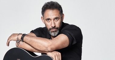 عمرو مصطفى لـ إميليا كلارك: معلش بس أنا متجوز.. وصفحة باسمها ترد: بعد رمضان