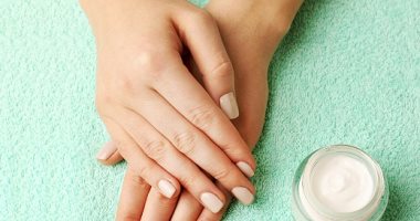 وصفات طبيعية لتفتيح اليدين فى المنزل..عشان تبقى واثقة فى نفسك أكتر