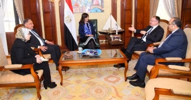 وزيرة الهجرة: مشاركة شركات متخصصة فى الطاقة الخضراء بمؤتمر "مصر تستطيع بالصناعة"