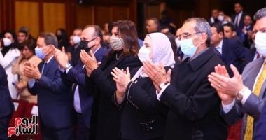 وزراء الاتصالات والهجرة والتضامن وكرم جبر وأكرم القصاص فى عرض مسرحية "كنز الدنيا"