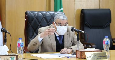 حياة كريمة.. محافظ المنيا يوجه برصد كافة معوقات مشروعات المبادرة 