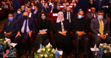 وزيرة التضامن تصل عرض مسرحية "كنز الدنيا" لـ أشرف عبد الباقي ومواهب ذوى الهمم