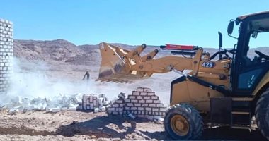 محافظ أسوان يشدد على تكثيف حملات إزالة التعديات على أراضى الدولة