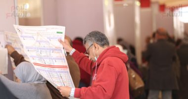 اللجنة المشرفة على انتخابات الزمالك تغلق باب التصويت وترفض المد 60 دقيقة.. الشباب والرياضة تعلن اكتمال النصاب القانونى.. توافد مكثف لأعضاء النادى الأبيض ومشاركة كبار السن.. بدء الفرز فى التاسعة مساءً