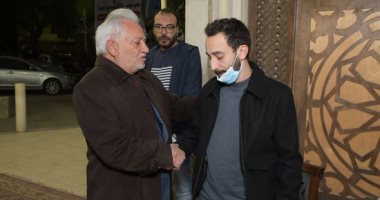 سامح الصريطى ومحمد عبد العزيز وأحمد صقر والشرنوبى فى عزاء المخرج أحمد يحيى