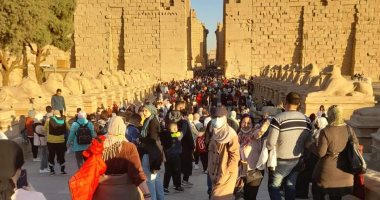 إقبال سياحى كبير بمعابد الفراعنة من الأجانب والسياحة الداخلية بالأقصر.. صور