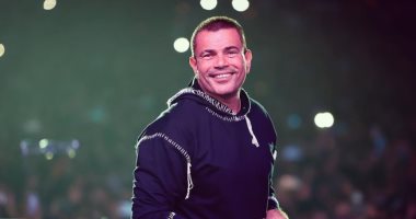 عمرو دياب ينشر صورا جديدة من حفله بمركز المنارة فى القاهرة الجديدة