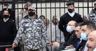 حسن راتب ينهار ويبكى خلال جلسة محاكمته بقضية الآثار الكبرى.. دفاع علاء حسانين: "موكلى يودى شاهد الإثبات البحر ويرجعه عطشان".. ويؤكد: "بتاع ربنا ودائم الصلاة على النبى".. والمحكمة تؤجل لـ5 مارس المقبل