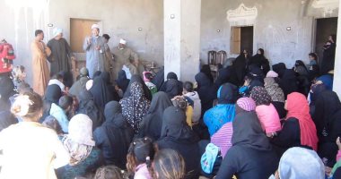 حياة كريمة بأسوان.. عقد جلسات توعية واستخراج بطاقات الرقم القومى للسيدات