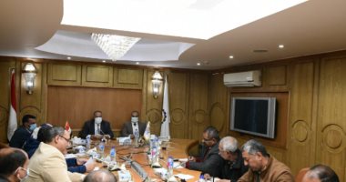 سكرتير عام قنا يناقش سبل وآليات الاستفادة من موارد الإعلانات