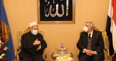 مفتى الجمهورية يتوجه للمحكمة الدستورية لتهنئة المستشار بولس فهمى بمنصبه الجديد