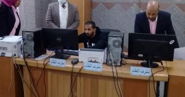 سكرتير عام مساعد محافظة قنا يتابع العمل بالمركز التكنولوجى فى المدينة