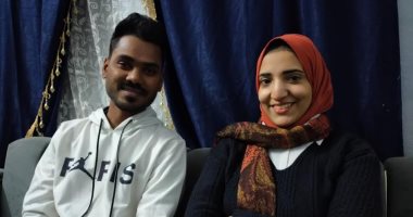 عيد الحب "مش فيلم هندى".. أغرب قصة بين مصرية وأجنبي فى الفيوم.. "وسام وجدت "أمان" تائها فساعدته.. ووقعت فى غرامه وتزوجته ويعيشون أجمل قصة حب فى قريتها الصغيرة.. الزوج: تشبه الملاك وتعلمت منها الكثير.. فيديو