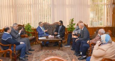 رئيس جامعة طنطا يلتقى وفد جائزة مصر للتميز الحكومى