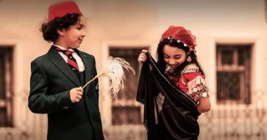 لأن حب زمان أحلى.. طفلان يحتفلان بعيد الحب بسيشن يجسد "بين القصرين"