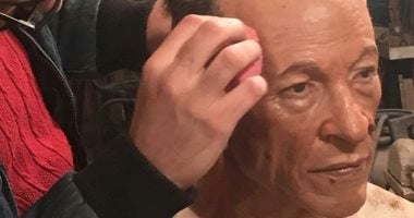 مبدع تمثال نجيب محفوظ يكشف كواليس تصميمه وقصه وضعه بمعرض الكتاب