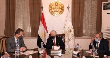 "التعليم" تبحث مع السفير الألمانى تحويل المدارس الألمانية بمصر إلى "دولية"