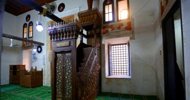 مسجد قايتباى بالفيوم تحفة معمارية عمرها 523 سنة.. أنشأته السلطانة خوند أصلباى وأطلقت عليه اسم زوجها السلطان.. تم تصميمه على طراز مسجد الرسول بالمدينة.. ويعلو فتحة بابه نفيس مزخرف بزخرفة نباتية مورقة "أربيسك"