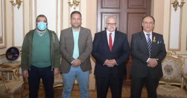 الخشت يعلن اكتشاف فريق بحثى من جامعة القاهرة لأول آثار أقدام للديناصورات