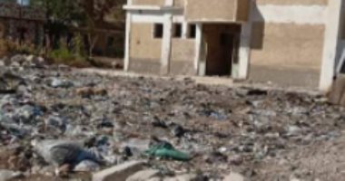 أهالى نجع البركة بالأقصر يطالبون بتجديد مركز الشباب.. ووكيل الشباب يرد