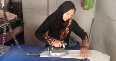 جدعنة سيدات بنى سويف.. "عائشة" مكوجى بريمو بمدينة ناصر: زوجى شجعنى على العمل.. والزبائن بتشكر فى شغلى.. وتؤكد: القطعة بتتكوى بـ2 جنيه وخدمة التوصيل مجانًا.. وأحلم بمغسلة ومكوى بخار جديدة ومحل كبير.. فيديو وصور