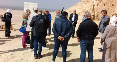 وفد متعدد الجنسيات يزور منطقة آثار تل العمارنة بالمنيا.. صور