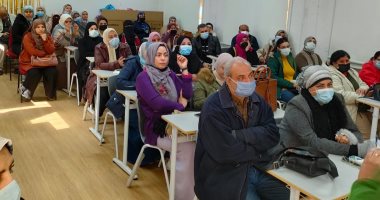 تدريب المعلمين على المناهج الدراسية وسط إجراءات احترازية.. صور