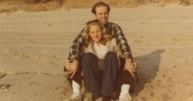 جو بايدن يحتفل بعيد الحب بصورة نادرة تجمعه بزوجته جيل من فترة شبابهما