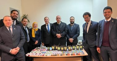 جمارك مطار القاهرة تضبط محاولة تهريب حلوى بالحشيش وسجائر إلكترونية.. صور
